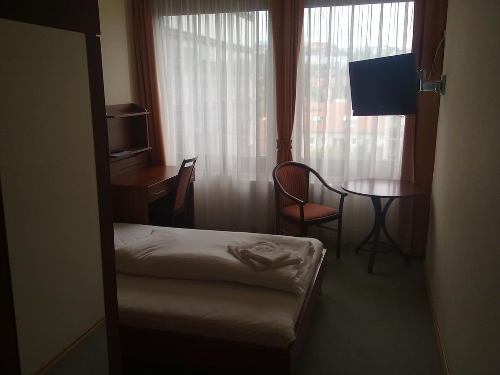Eszterhazy Karoly Egyetem Hotel เอ็กเกอร์ ห้อง รูปภาพ